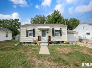 835 E Spruce St, Canton, IL 61520