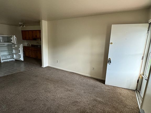 4th image of 302 Pullman Ave