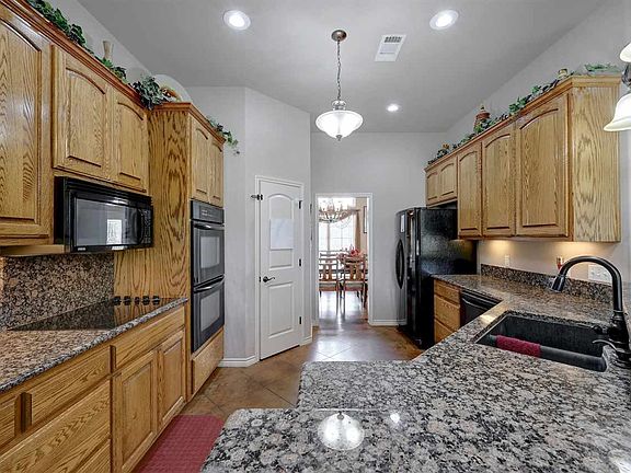 5th image of 107 Redbird St