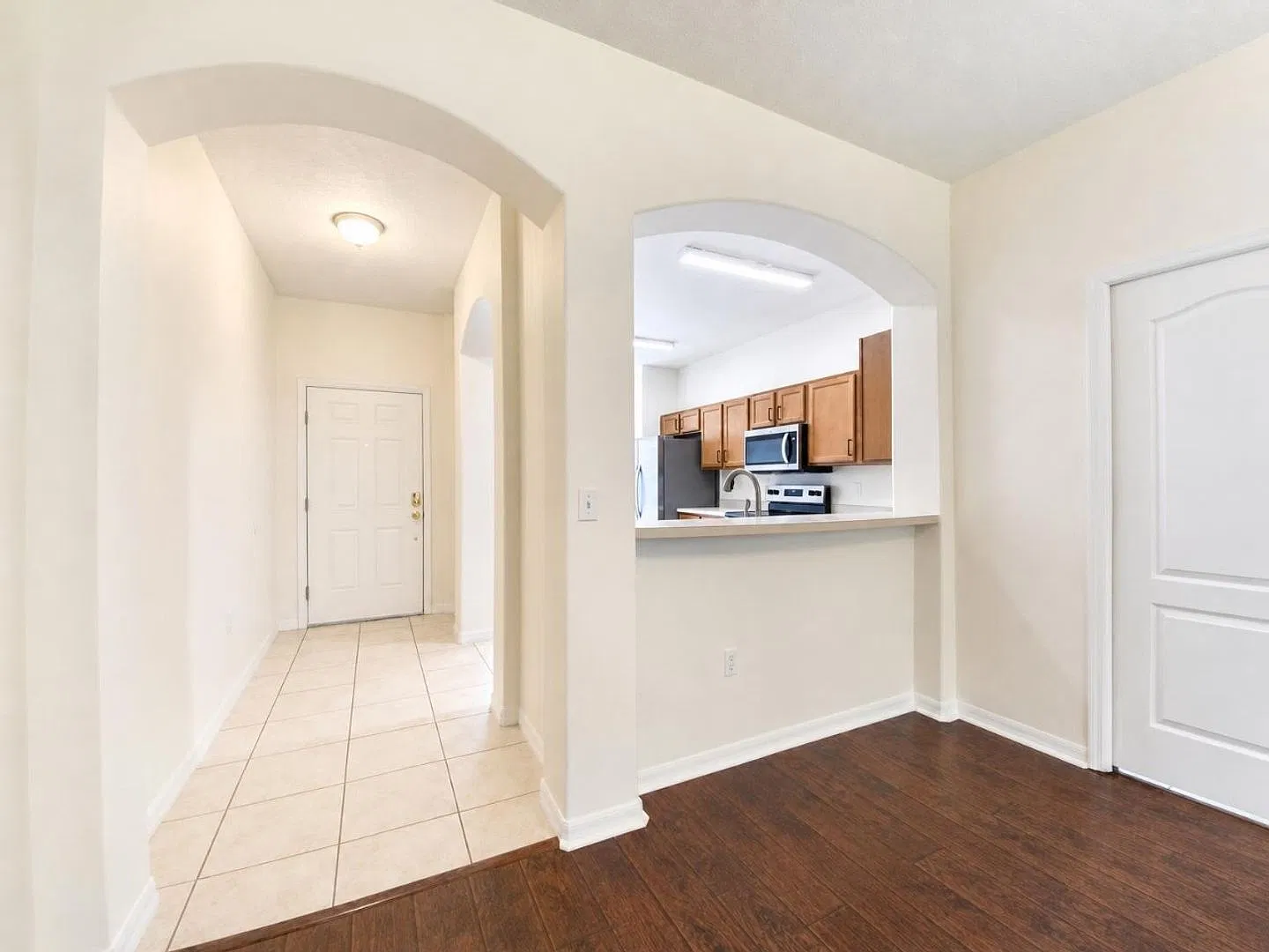 3-Bedroom Townhome In Desirable Autumnwood Grove South Lakeland — Photo 2