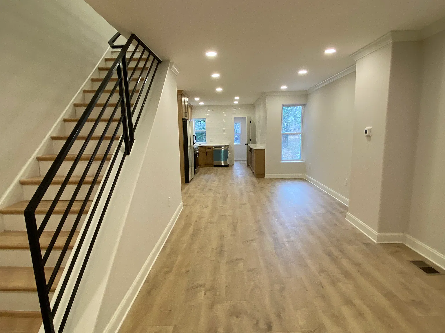 3 bed, 1070 sqft, $2,100 — Photo 2