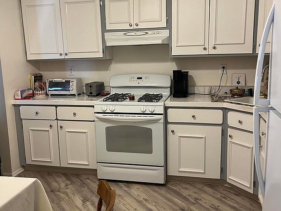 4th image of 35 Sloop Square