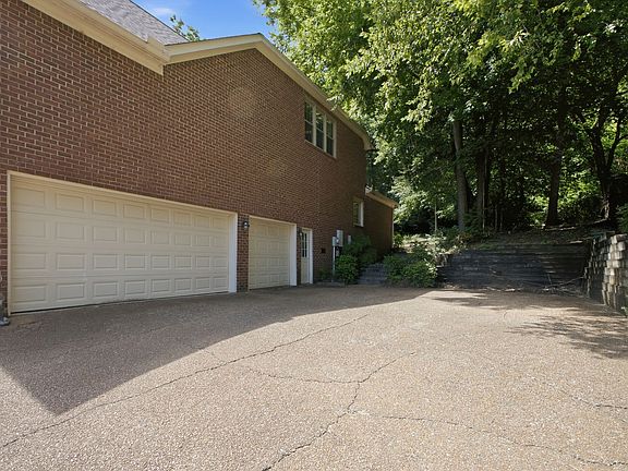 4th image of 568 Brixham Park Dr