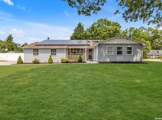 1 Rowe St, Coram, NY 11727