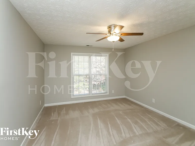 304 Hickory Creek Ln — Photo 12