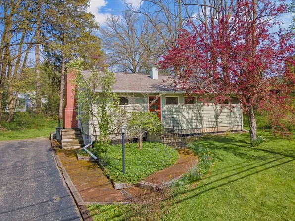 323 Highland Rd, Ithaca, NY 14850