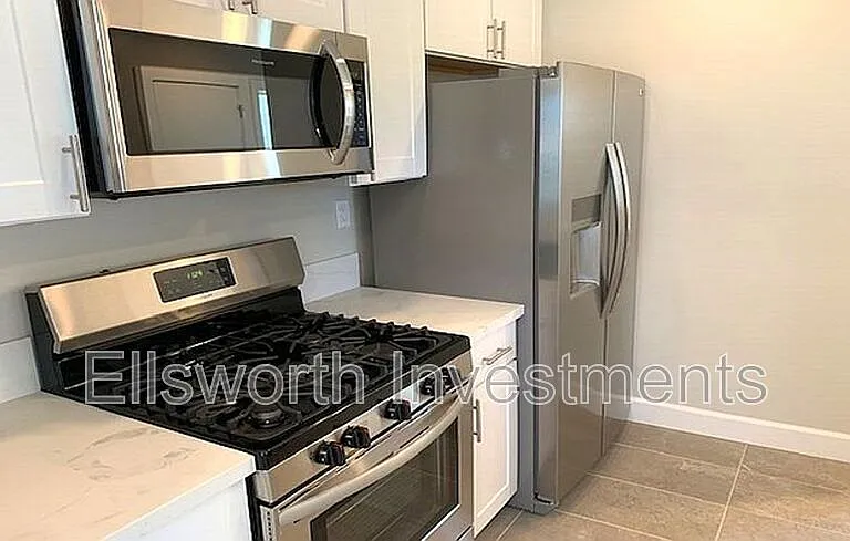 1631 Brookes Ave — Photo 2