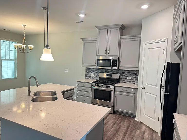 1036 Brightskies St — Photo 24