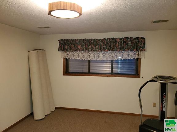 5th image of 3624 Oak St