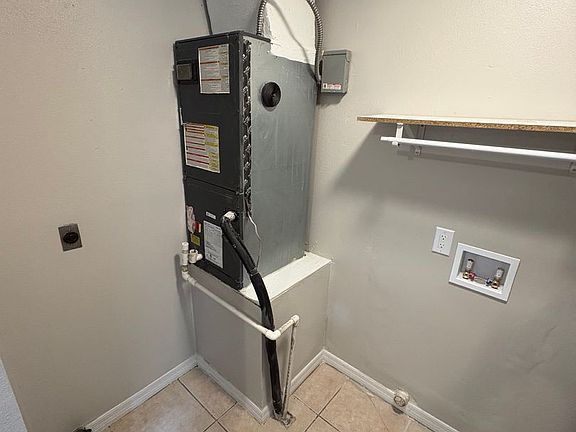 5th image of 1410 Carolyn Ln