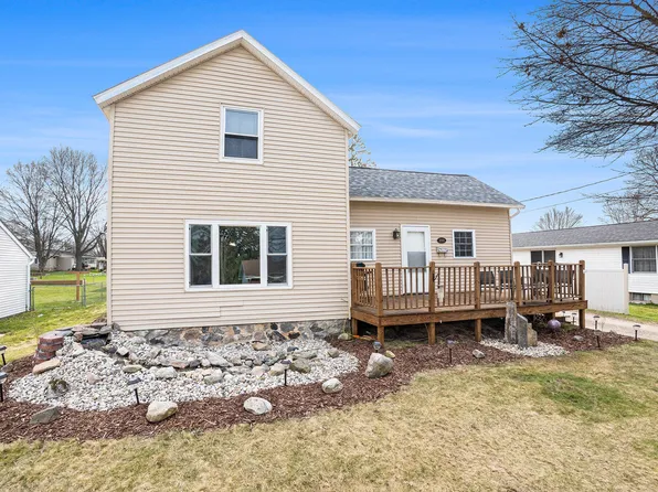 210 N Decker Ave, Fremont, MI 49412