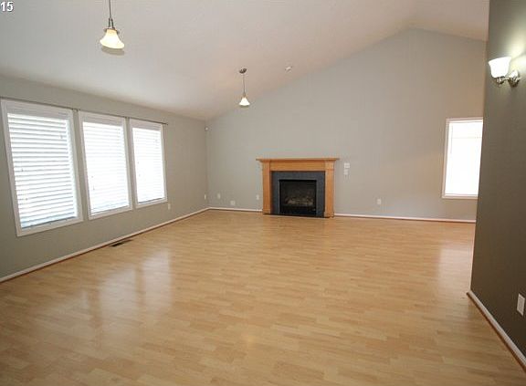 4th image of 389 Morse Ave