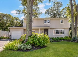 12 Woodland Dr, Old Bethpage, NY 11804
