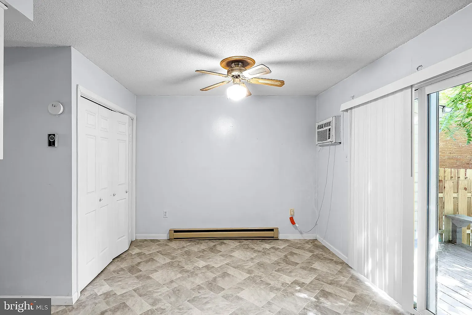 3 bed, 1080 sqft, $1,800 — Photo 2