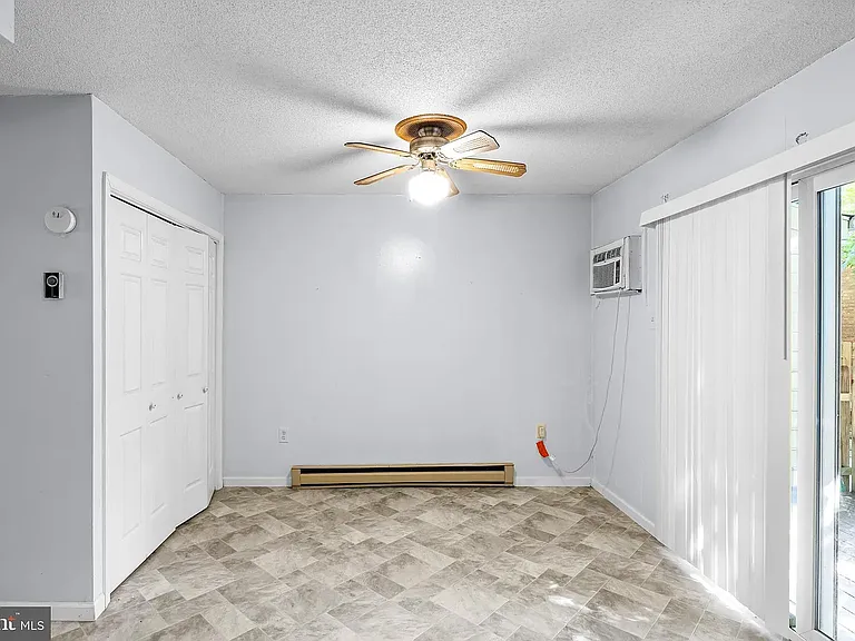 117 N Church St — Photo 2