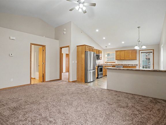 5th image of 246 Whirlaway Ln