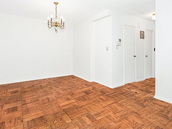 5th image of 3720 Independence Ave APT 1A