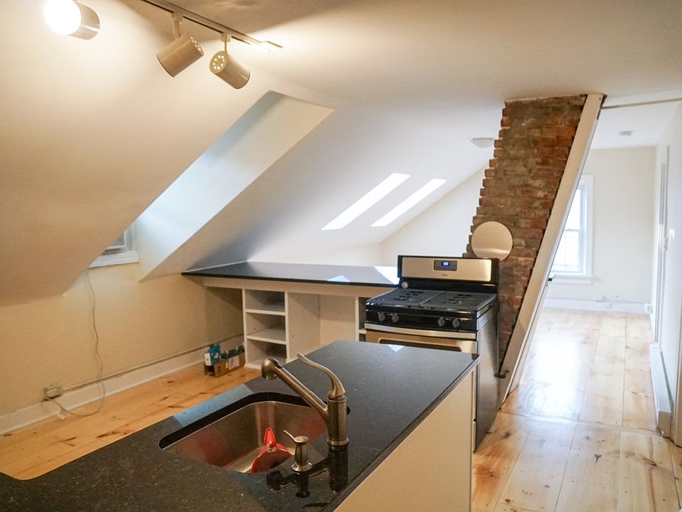 1st image of 373 Wickenden St #3