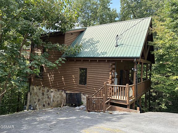 2nd image of 1724 Azalea Cir