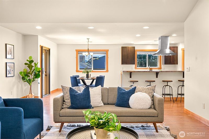 4th image of 403 Westview Place