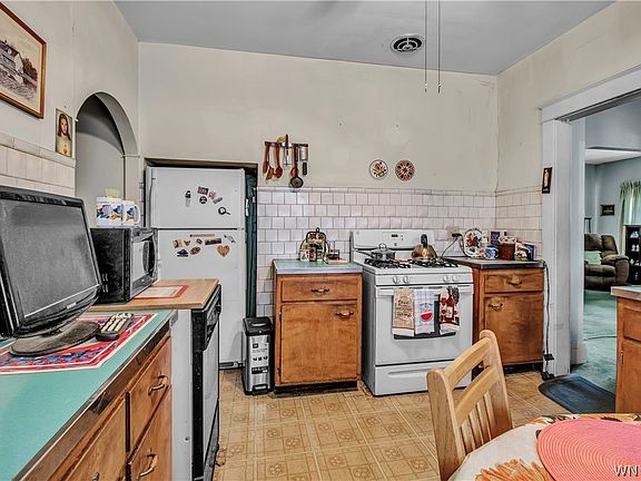 5th image of 52 Grandview Ave