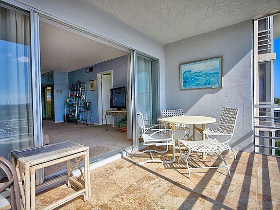 5th image of 29 Yacht Club Dr APT 402
