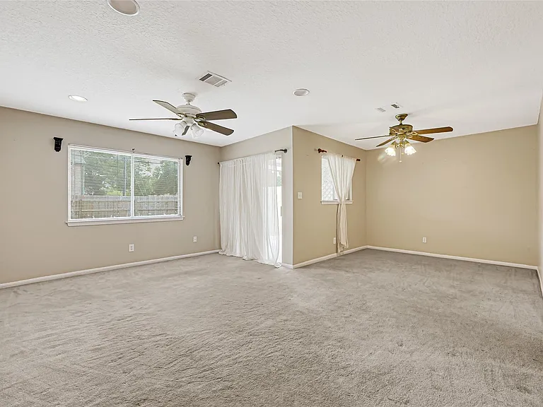 3816 Newton Dr — Photo 7