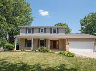 1645 College Ln S, Wheaton, IL 60189