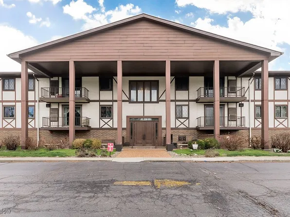 4849 Grace Rd Unit 111, North Olmsted, OH 44070