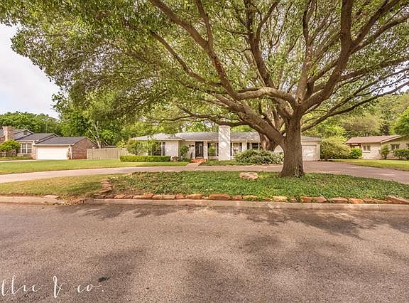 2nd image of 1382 Elmwood Dr