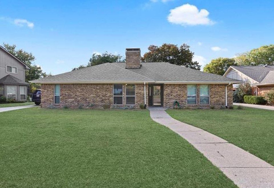 1st image of 32215 Bandolino Ln