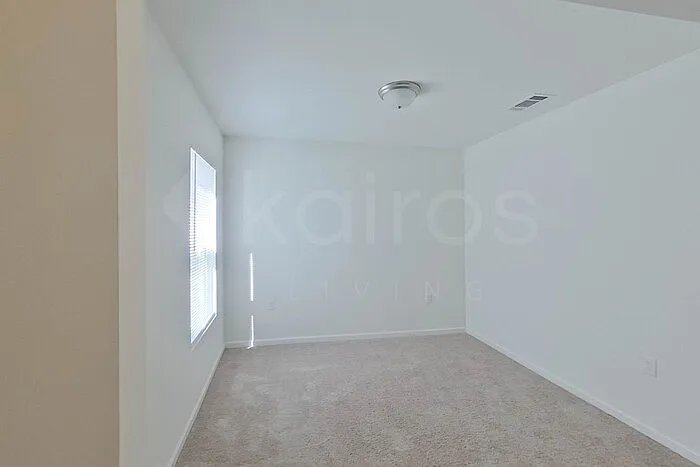 4 bed, 2.5 bath, 1801 sqft, $1,925 — Photo 2