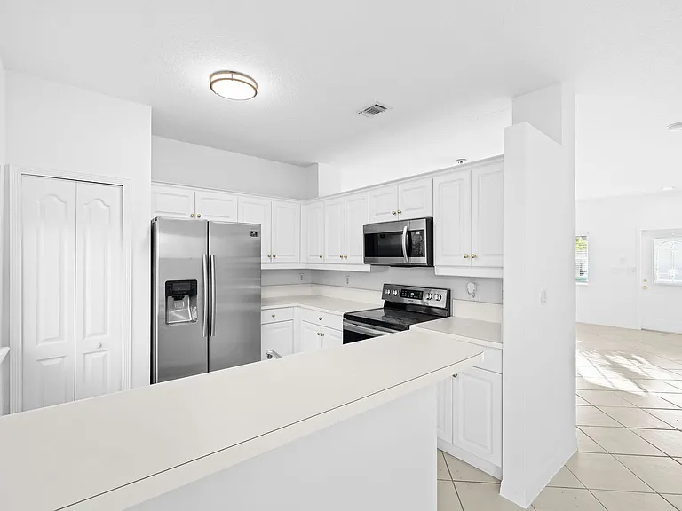 14261 SW 126th Pl — Photo 14