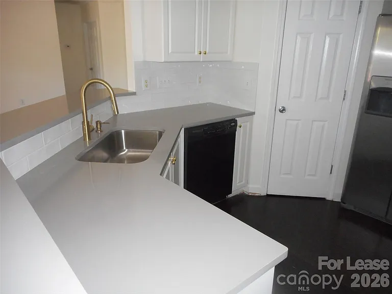 1128 Steele Meadows Dr — Photo 5