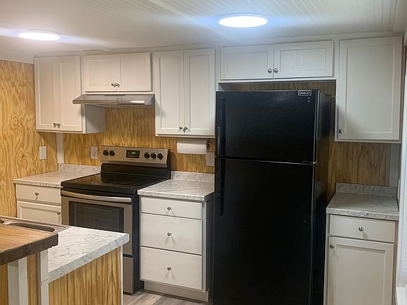 2nd image of 636 Olive St #D