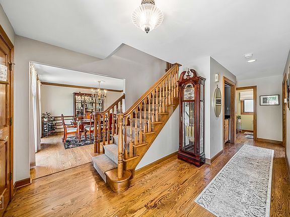 4th image of 206 Whispering Lake Dr