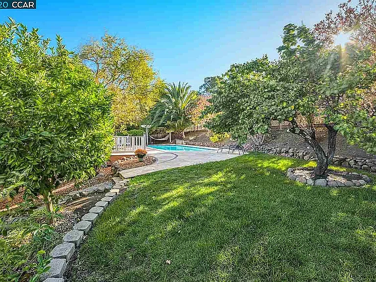 2411 Warren Ln #B — Photo 18