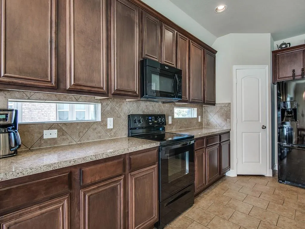 3 bed, 1510 sqft, $1,950 — Photo 3