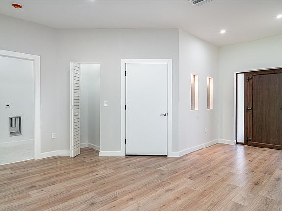 5th image of 2141 Cork Oak St