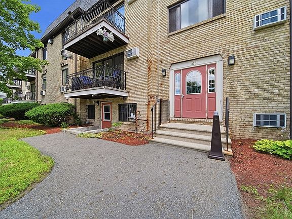5th image of 303 Pawtucket Blvd Unit 14