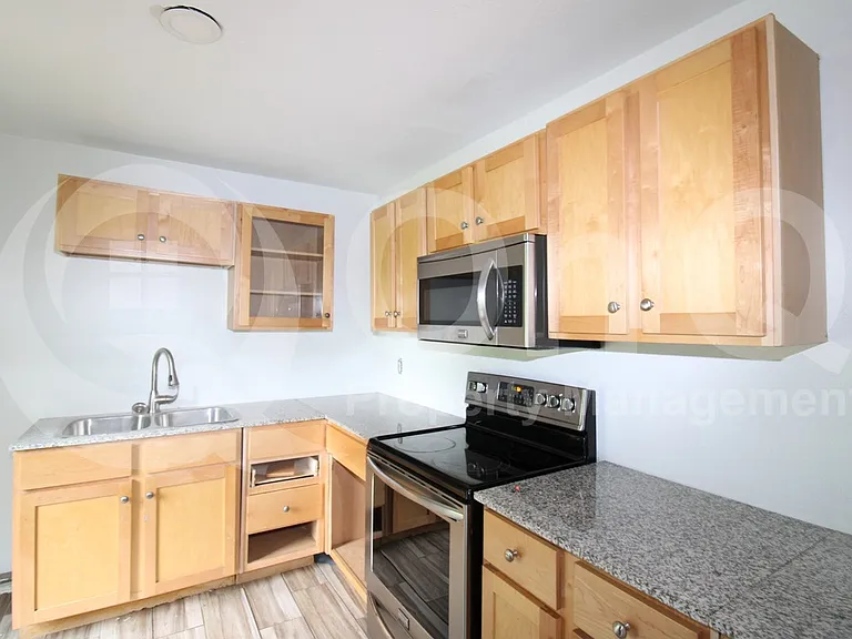 17 Macarthur Dr #A — Photo 7