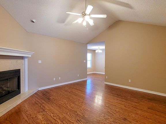 5th image of 238 Carmel Dr