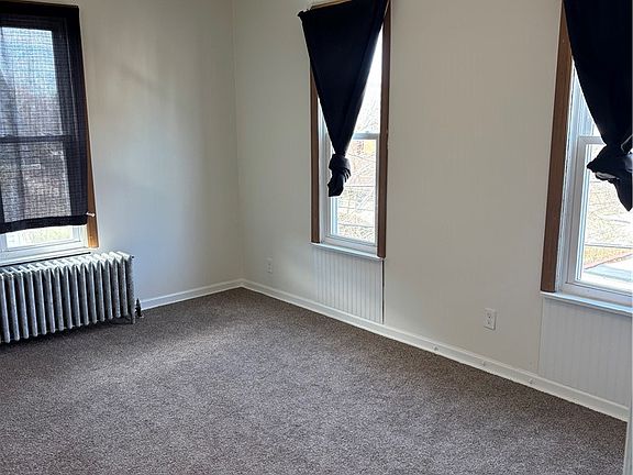 4th image of 16 Oak St