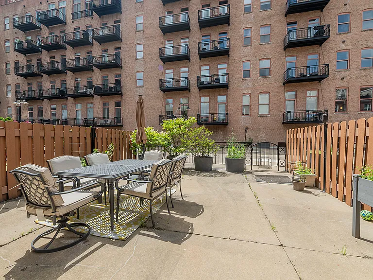 419 W Grand Ave #G — Photo 29