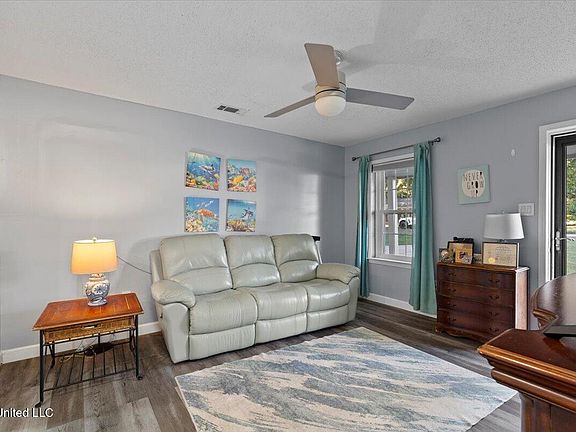 5th image of 5135 Woody Dr