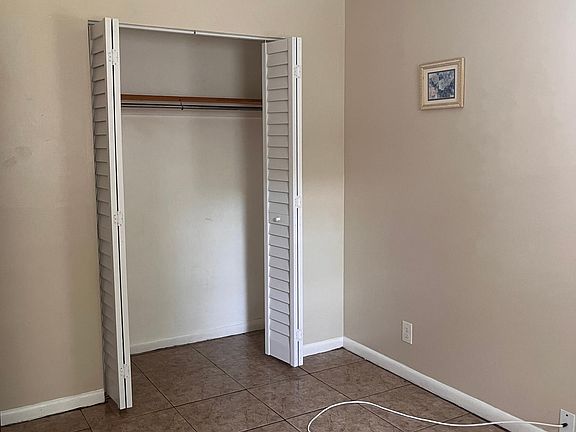 4th image of 4046 Minoso St