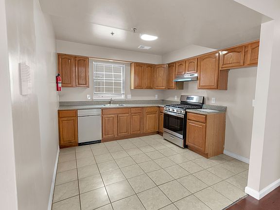 5th image of 13 Lisa Ct APT 2