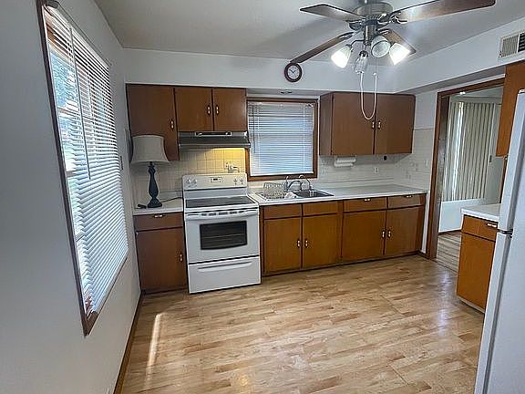 5th image of 1208 S Saxby Ave