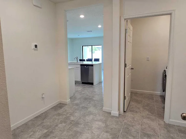 528 Seafoam Cir — Photo 16