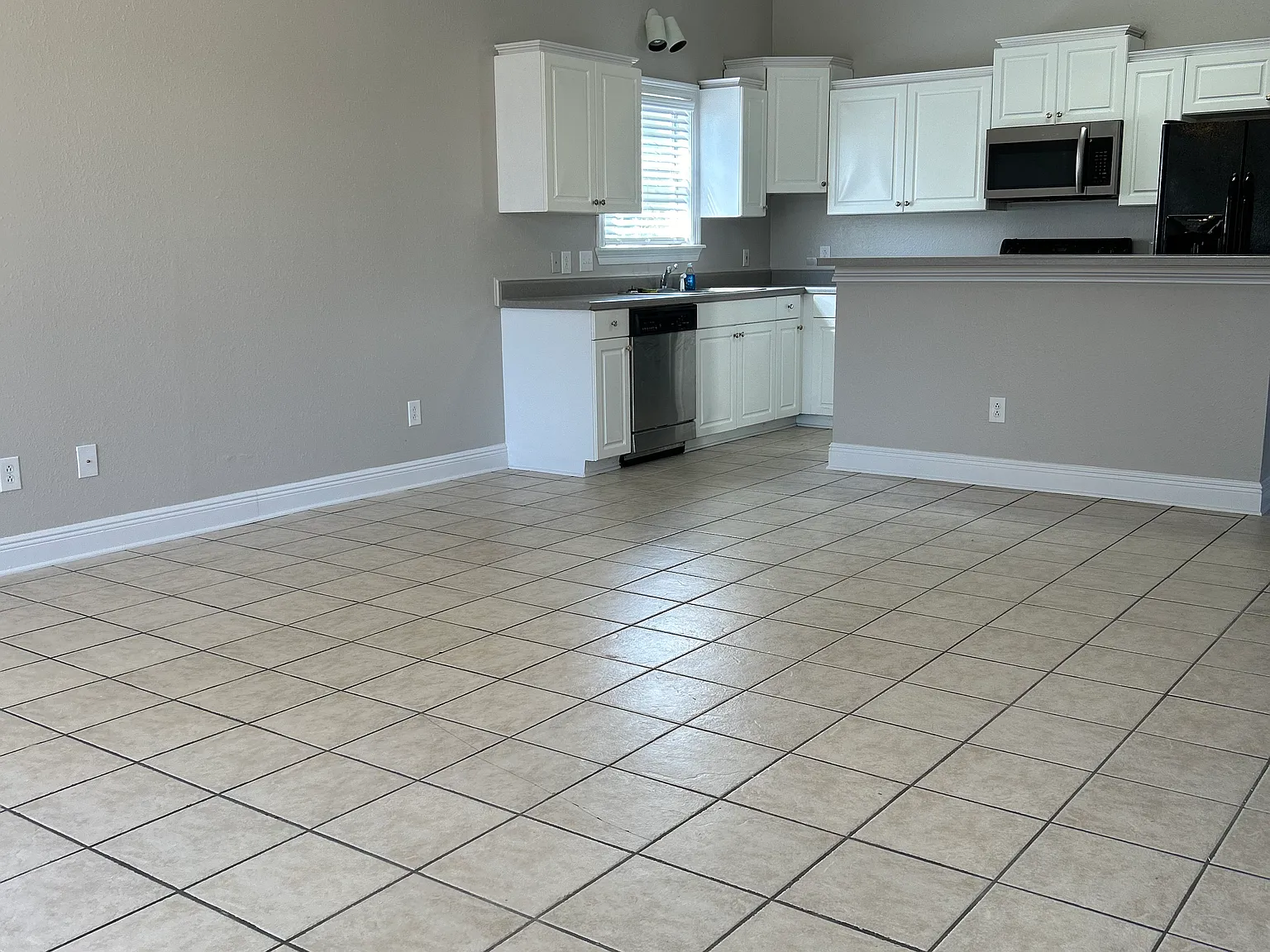 957 Saint Andrews Ln — Photo 2